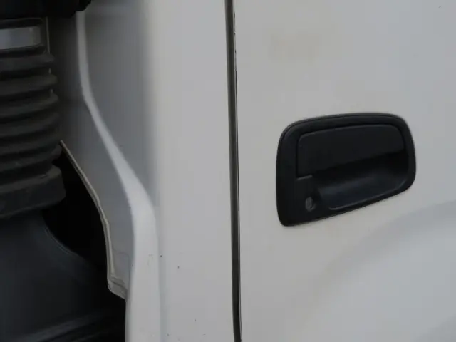 運転席ドアの後端に細かいキズがあります。|日野 デュトロ 2KG-XZU700X(2WD)の写真43