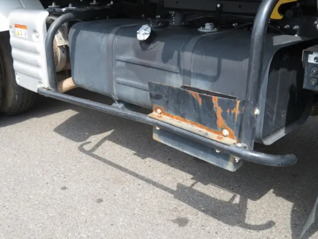 運転席側サイドバンパーに曲がりがあります。|日野 デュトロ 2KG-XZU700X(2WD)の写真46