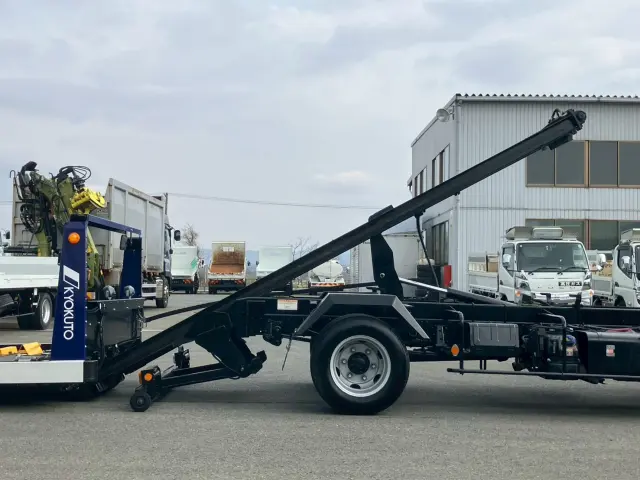 いすゞ エルフ 2RG-NPR88AN(2WD)の写真13