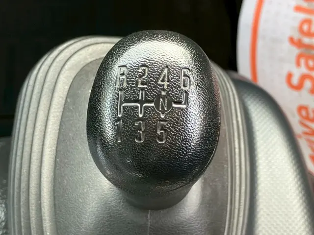 いすゞ エルフ 2RG-NPR88AN(2WD)の写真35