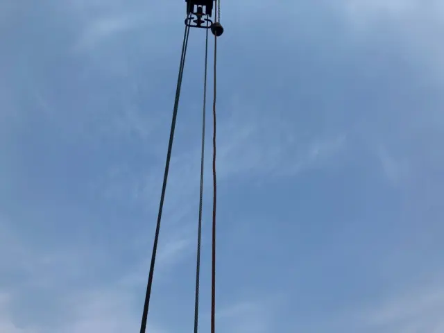 クレーンのワイヤーに捩れがあります。|いすゞ ギガ QKG-CYZ77Aの写真16