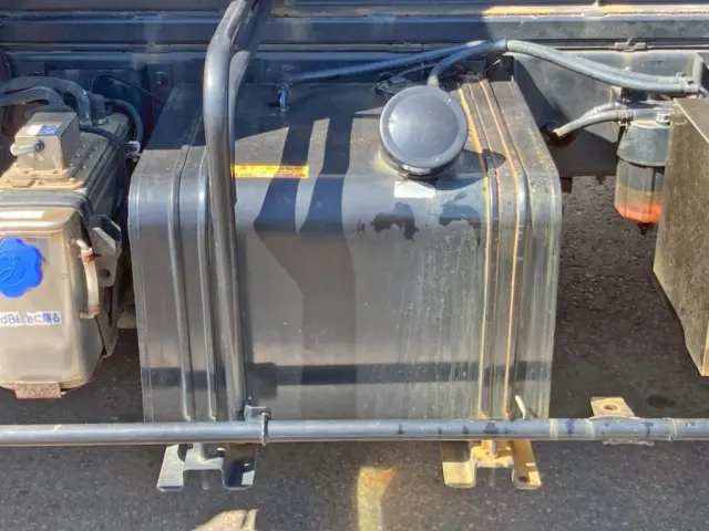 燃料タンクは100Lです。|ＵＤ コンドル TKG-MK38L(2WD)の写真19