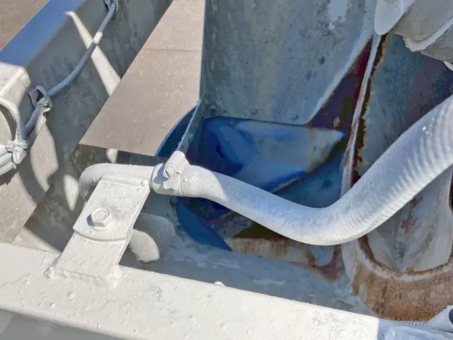 洗浄装置に詰まりがあります。(スクープ部)|日野 プロフィア 2DG-FS1AGEの写真11