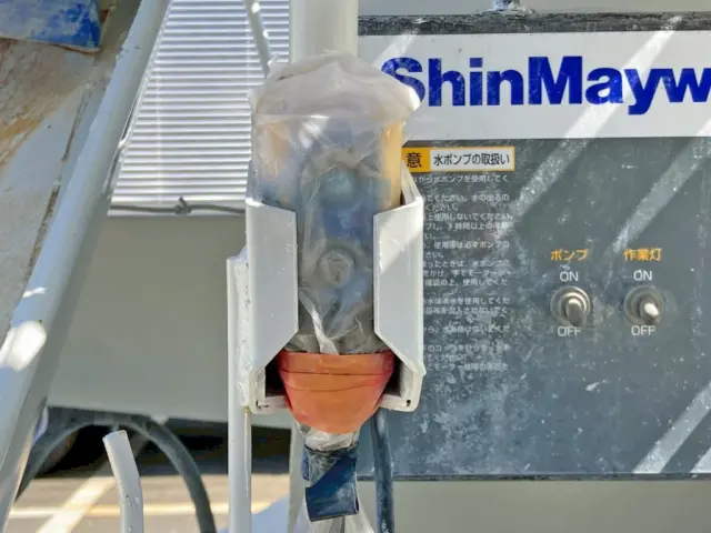 パワーシューターの昇降スイッチです。|日野 プロフィア 2DG-FS1AGEの写真21