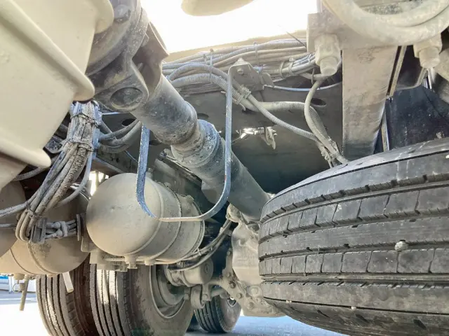 下回りの状態です。(中央部)|日野 プロフィア 2DG-FS1AGEの写真25