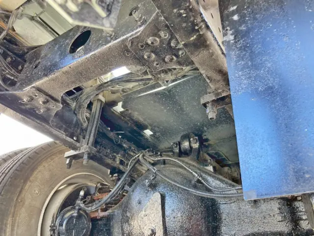 下回りの状態です。(後方)|日野 プロフィア 2DG-FS1AGEの写真27