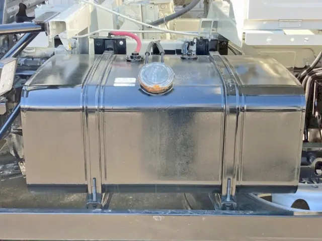 燃料タンクは200Lです。|日野 プロフィア 2DG-FS1AGEの写真33