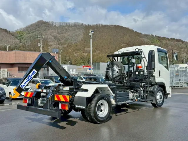 いすゞ フォワード 2RG-FRR90S4(2WD)の写真4