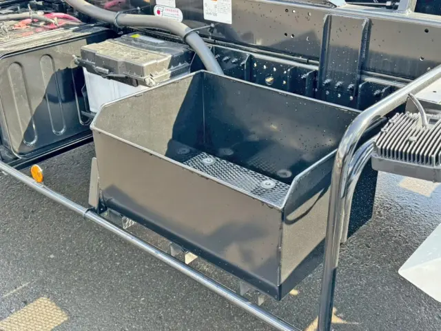 助手席側にりんぎ入れが付いています。|いすゞ フォワード 2RG-FRR90S4(2WD)の写真12