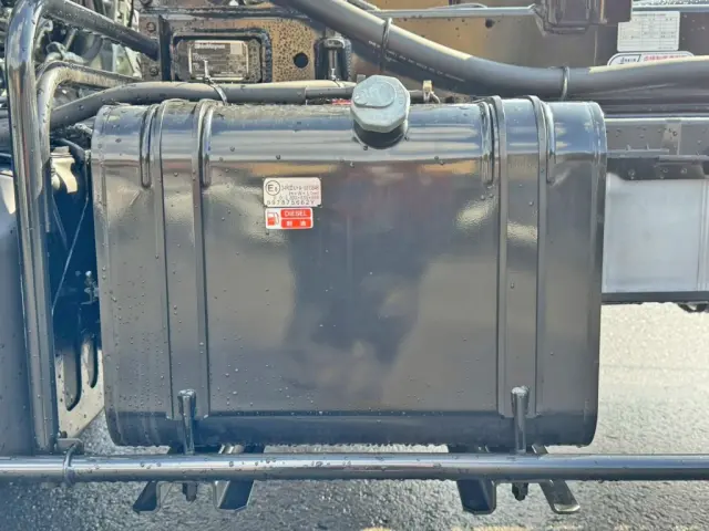 燃料タンクは90Lです。|いすゞ フォワード 2RG-FRR90S4(2WD)の写真17