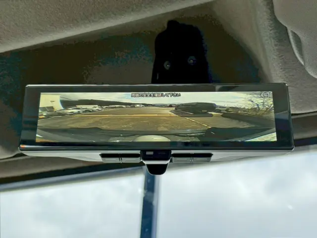 ルームミラーはバックモニターに切り替わります。|いすゞ フォワード 2RG-FRR90S4(2WD)の写真18