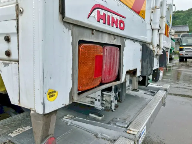 助手席側テールランプ付近にヘコミがあります。|日野 レンジャー QKG-FJ7JLAGの写真30