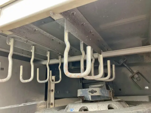 シャーシとネタの状態です。(縦ネタは鉄製・横ネタはアルミ製です)|三菱 スーパーグレート 2PG-FS74HZの写真6