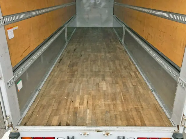 床は板張りです。|三菱 スーパーグレート 2PG-FS74HZの写真18