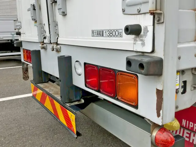 リヤレール運転席側にサビがあります。|三菱 スーパーグレート 2PG-FS74HZの写真24