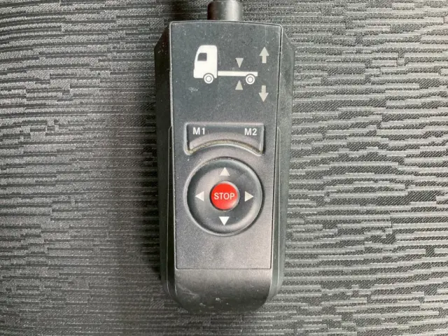 エアサスのコントローラーです。|三菱 スーパーグレート 2PG-FS74HZの写真37