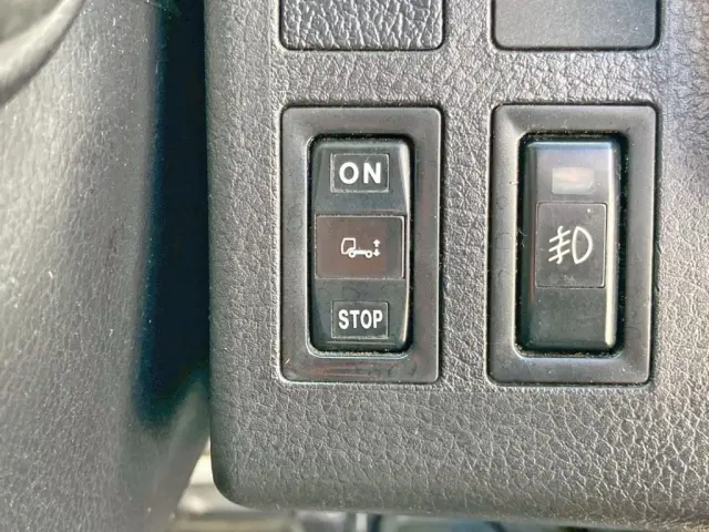 エアサスのメインスイッチです。|日野 レンジャー QKG-FE7JLAGの写真34