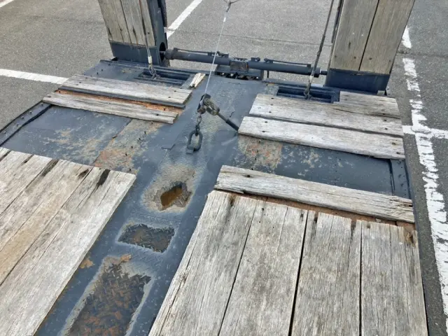 後方の床板に欠損箇所があります。|トレールモービル トレールモービル PLR232AEの写真24