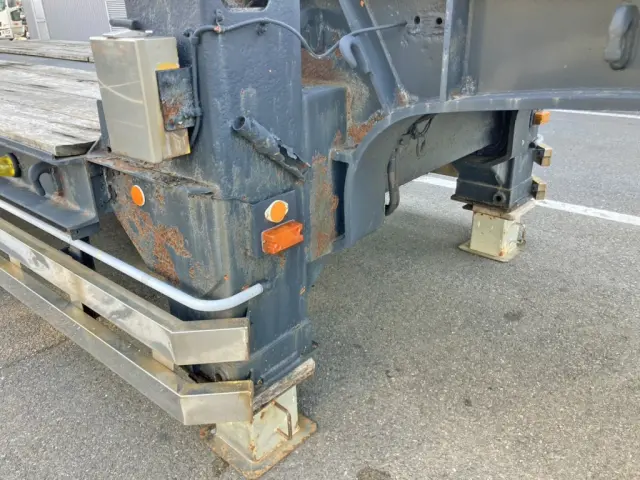 運転席側補助脚ステーに腐食・穴あきがあります。|トレールモービル トレールモービル PLR232AEの写真42