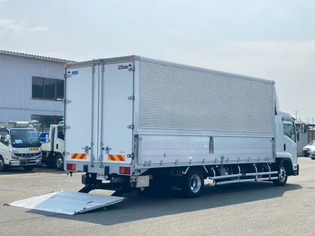 格納ゲート付きです。|いすゞ フォワード 2RG-FRR90T2(2WD)の写真4