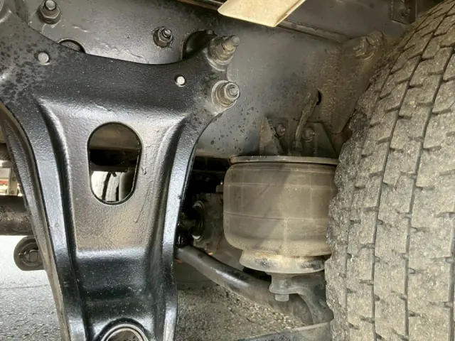 エアサスです。|いすゞ フォワード 2RG-FRR90T2(2WD)の写真5
