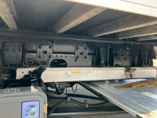 ゲート取り付け付近にサビ・腐食があります。|いすゞ フォワード 2RG-FRR90T2(2WD)の写真37
