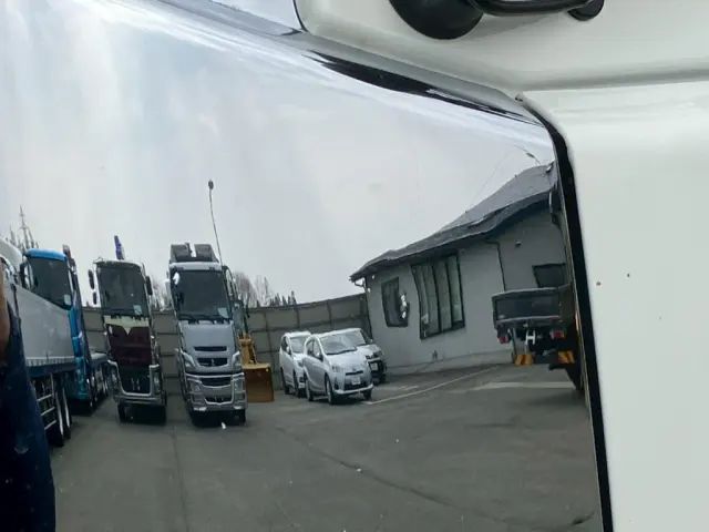 運転席側コーナーパネルにキズがあります。|いすゞ フォワード 2RG-FRR90T2(2WD)の写真38