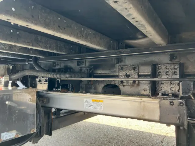 ゲート取り付け付近にサビ・腐食があります。|いすゞ フォワード 2RG-FRR90T2(2WD)の写真47