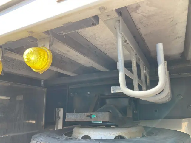 シャーシとネタの状態です。(縦ネタは鉄製・横ネタはアルミ製です)|三菱 スーパーグレート 2PG-FS74HZの写真6