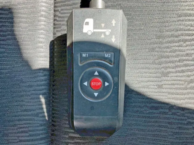 エアサスのコントローラーです。|三菱 スーパーグレート 2PG-FS74HZの写真32