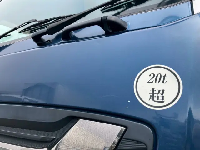 フロントパネルにキズがあります。|いすゞ ギガ 2PG-CYZ77CMの写真26