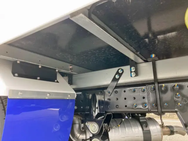 シャーシとネタの状態です。(縦ネタ・横ネタは鉄製です)|三菱 キャンター 2RG-FBAV0(2WD)の写真6