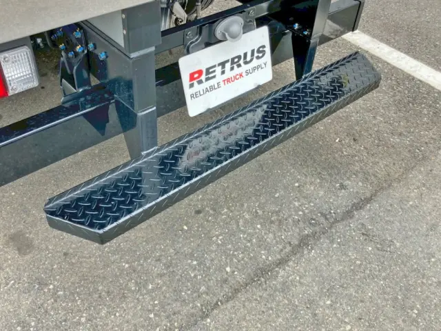 リヤステップ付きです。|三菱 キャンター 2RG-FBAV0(2WD)の写真15