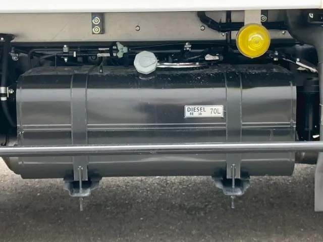 燃料タンクは70Lです。|三菱 キャンター 2RG-FBAV0(2WD)の写真22
