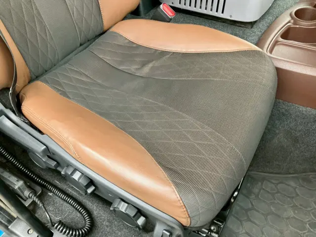 運転席座面にヘタリがあります。|日野 プロフィア 2DG-SH1EDGG(2WD)の写真9