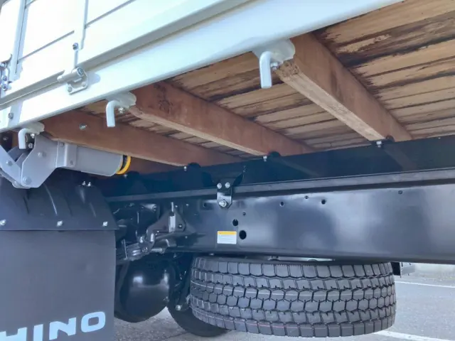 シャーシとネタの状態です。(縦ネタは鉄製・横ネタは木製です)|日野 レンジャー 2KG-FE2ACAの写真6