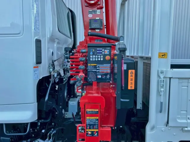 クレーンの操作レバーです。|日野 レンジャー 2KG-FE2ACAの写真13