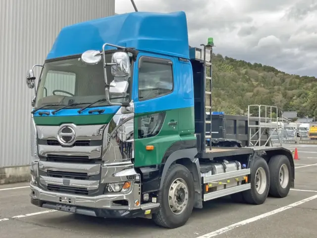 フロント周り、メッキパーツで飾っています。|日野 プロフィア 2DG-SS1EKHA(6x4)の写真1