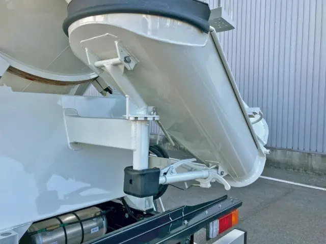 シューターは手動式です。|いすゞ フォワード 2PG-FRR90S4(2WD)の写真11