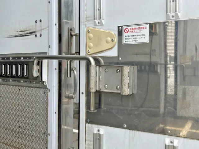 運転席側ストッパーの状態です。|いすゞ フォワード 2PG-FTR90V2の写真12