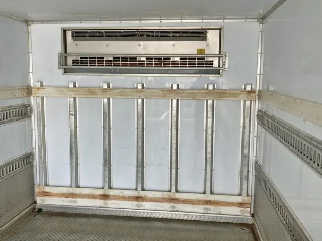 冷凍機の吹き出し口です。|いすゞ フォワード 2PG-FTR90V2の写真18