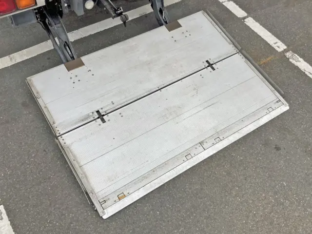 ゲートのステージの状態です。|いすゞ フォワード 2PG-FTR90V2の写真20