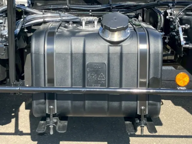 燃料タンクは100Lです。|三菱 ファイター 2KG-FK72F(2WD)の写真19
