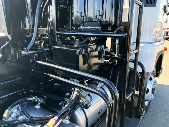 運転席側に工具箱が付いています。|三菱 ファイター 2KG-FK72F(2WD)の写真12