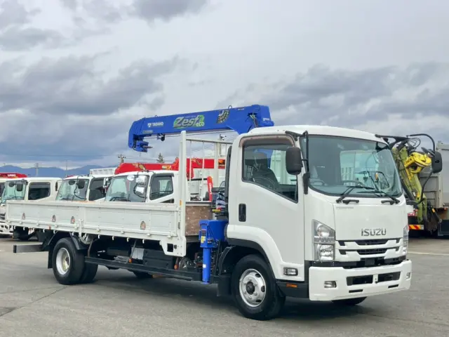 いすゞ フォワード 2RG-FRR90S2(2WD)の写真2