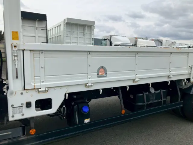 助手席側アオリにキズ・サビ・ヘコミがあります。|いすゞ フォワード 2RG-FRR90S2(2WD)の写真19