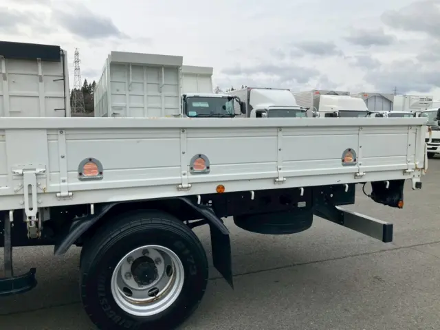 助手席側アオリにキズ・サビ・ヘコミがあります。|いすゞ フォワード 2RG-FRR90S2(2WD)の写真20