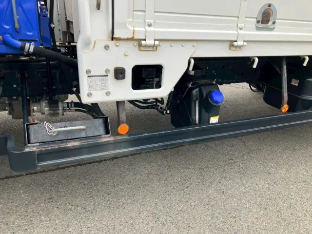 助手席側サイドバンパーにサビがあります。|いすゞ フォワード 2RG-FRR90S2(2WD)の写真21