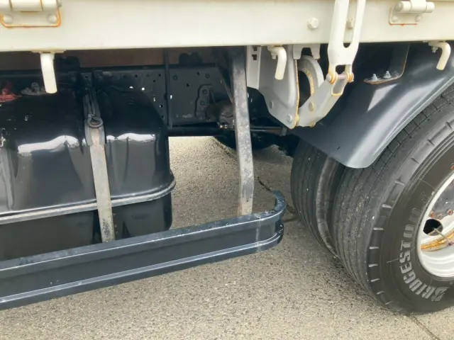 助手席側サイドバンパーにサビがあります。|いすゞ フォワード 2RG-FRR90S2(2WD)の写真22