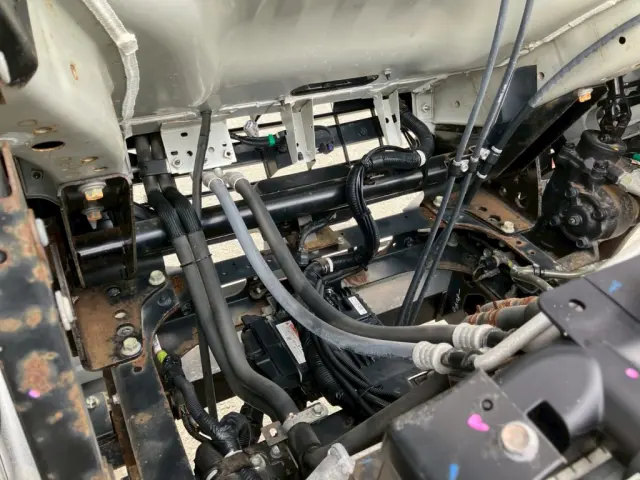 フロントフレームにサビがあります。|いすゞ フォワード 2RG-FRR90S2(2WD)の写真31